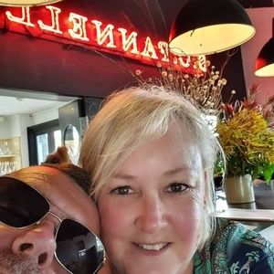 Meet your Posher, Sharon